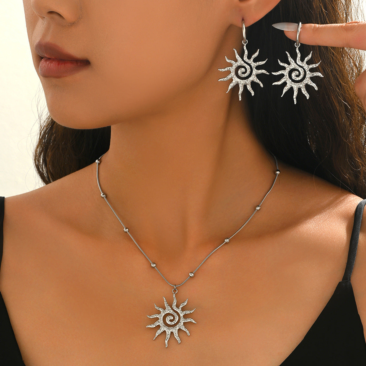 Floral Sunflower Pendant Necklace and Earrings Set for Women Zinc Alloy Plated Fashion Collarbone Chain Jewelry