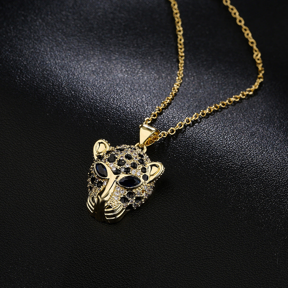 Collana Pendente Minimalista a Testa di Leopardo in Rame con Placcatura in Oro 18K e Intarsio di Zirconi