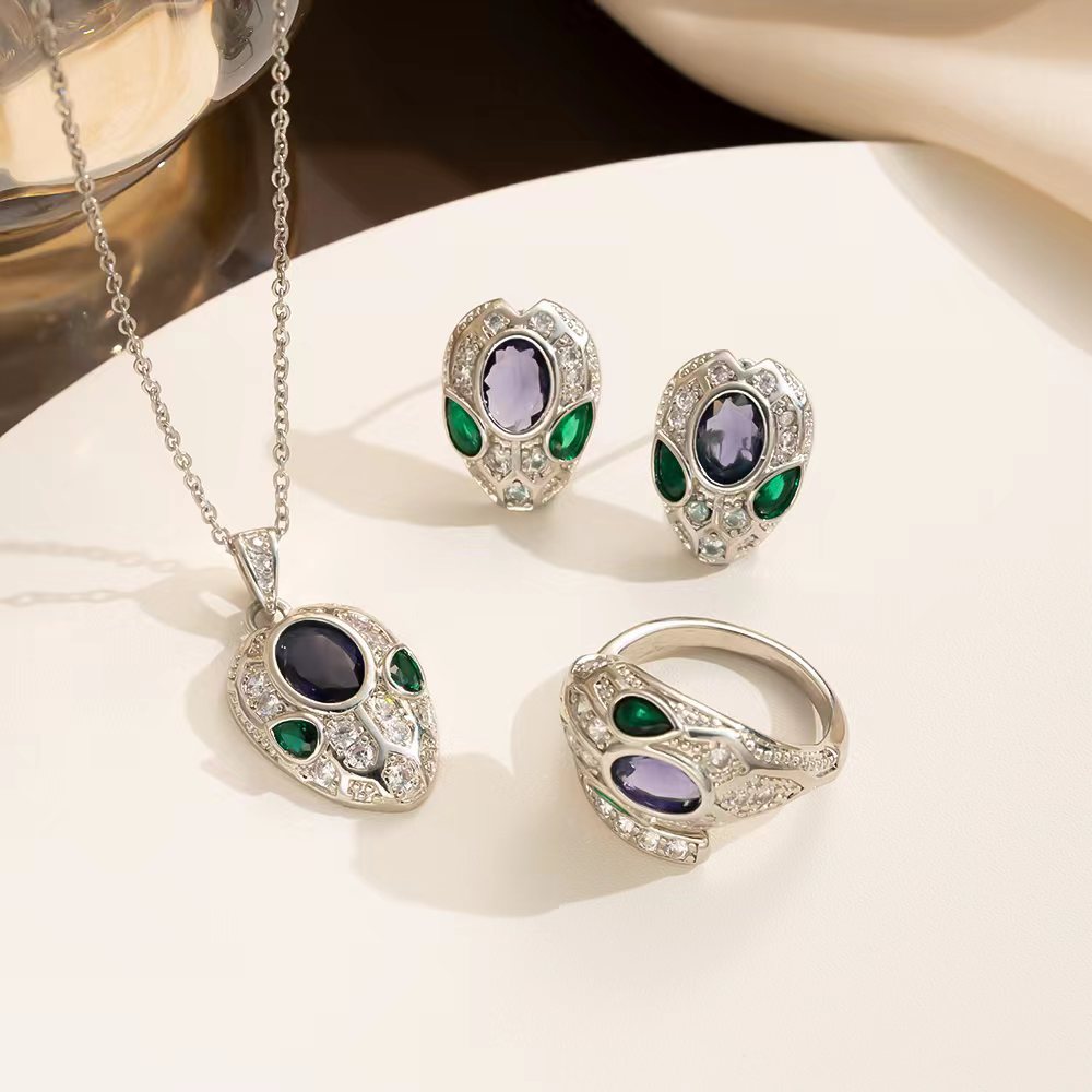 Set collana con ciondolo a forma geometrica tonda di Topolino e quadrifoglio in acciaio al titanio con intarsio di strass da donna