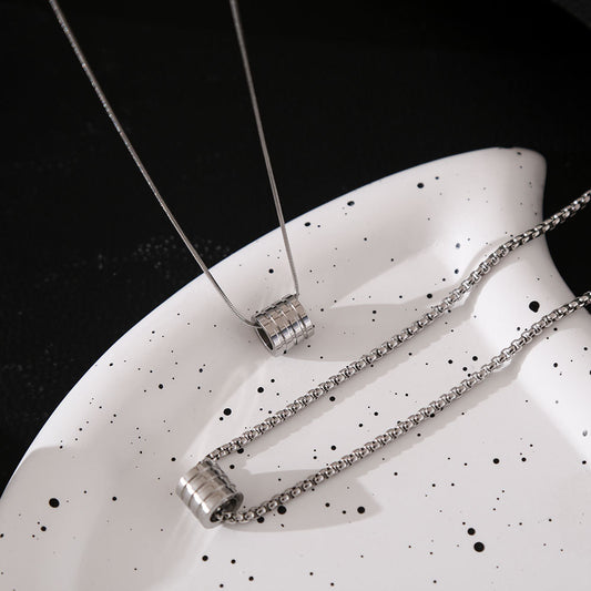 Collar minimalista de acero de titanio en forma de U para hombres y mujeres con cadena de serpiente de acabado pulido