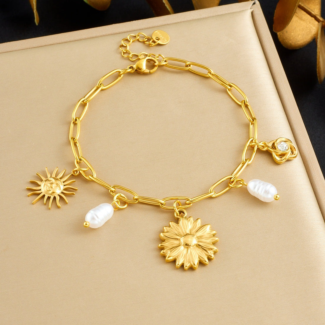 Fashion Elegant Gold Plated Stainless Steel Floral Sun Face Pearl Pendant Cable Chain Bracelet for Women