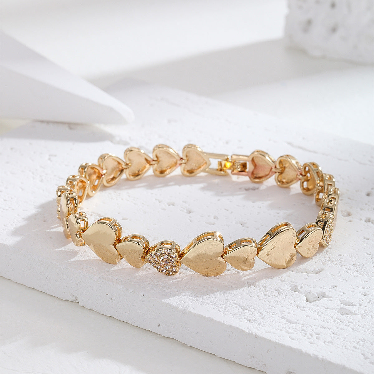 Pulsera de Cobre con Incrustaciones de Circonita en Forma de Corazón Minimalista y Dulce para Mujer