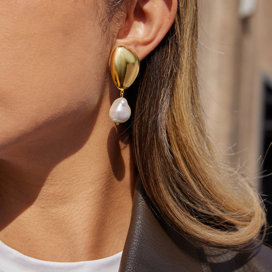Minimalist Geometric Mother-of-Pearl Earrings in Titanium Steel with PVD Vacuum Gold Plating for Women
