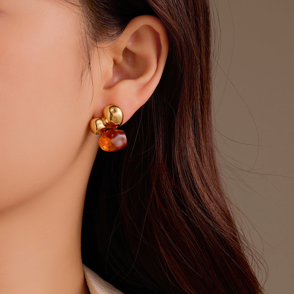 Orecchini Vintage in Acciaio Inossidabile a Forma di Fiocco con Intarsio in Resina e Placcatura Sottovuoto in Oro 18K
