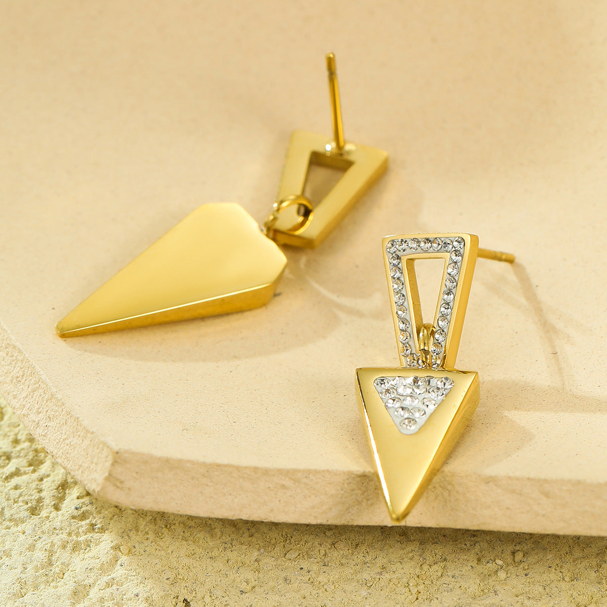 Pendientes de acero inoxidable con colgante de circonita de triángulo geométrico minimalista para mujer, con baño de oro