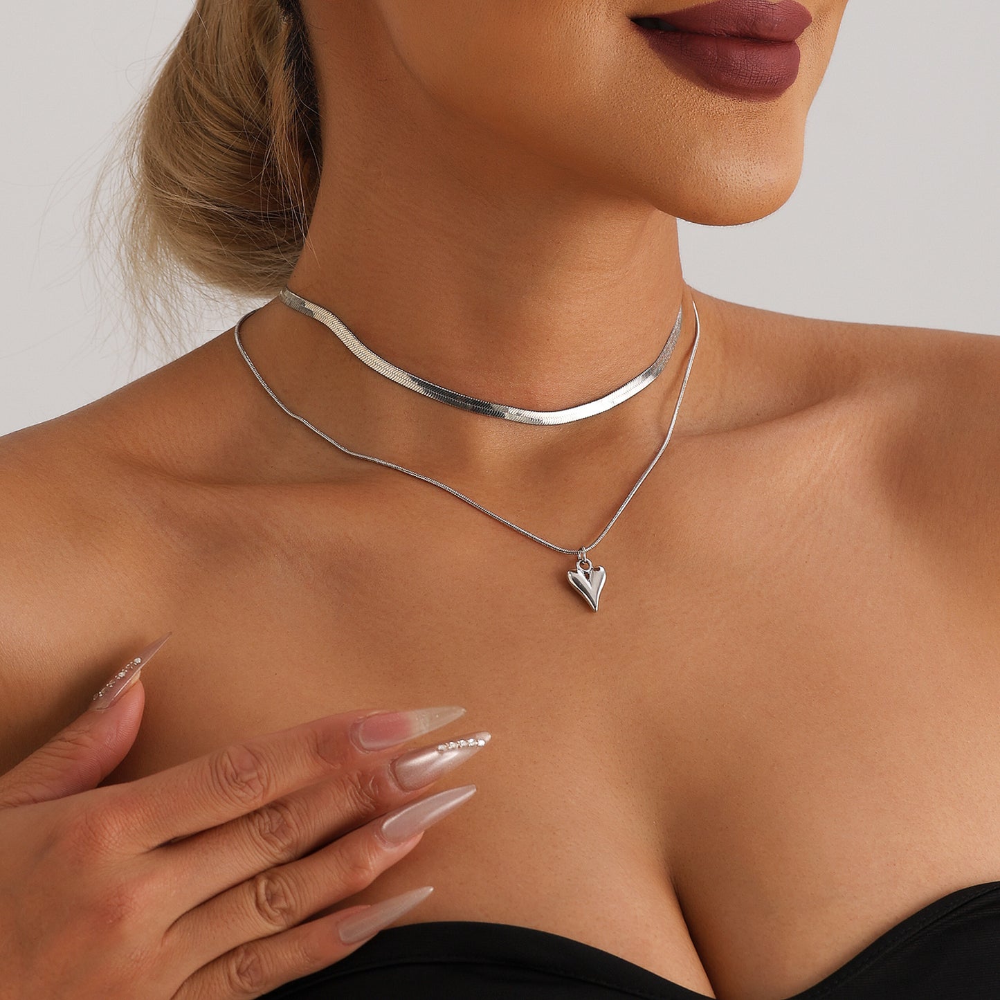 Fashion Minimalist Heart-Shaped Alloy Pendant Necklace with Snake Chain and Plated Finish for Women