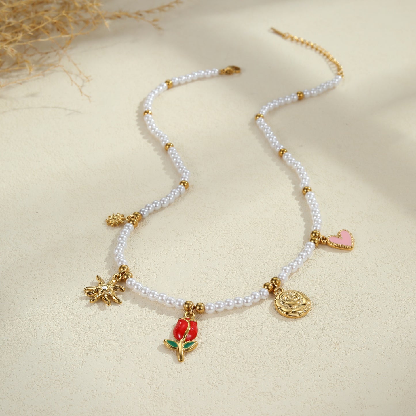 Collana pendente da donna alla moda minimalista a forma di cuore in acciaio inossidabile con finitura placcata