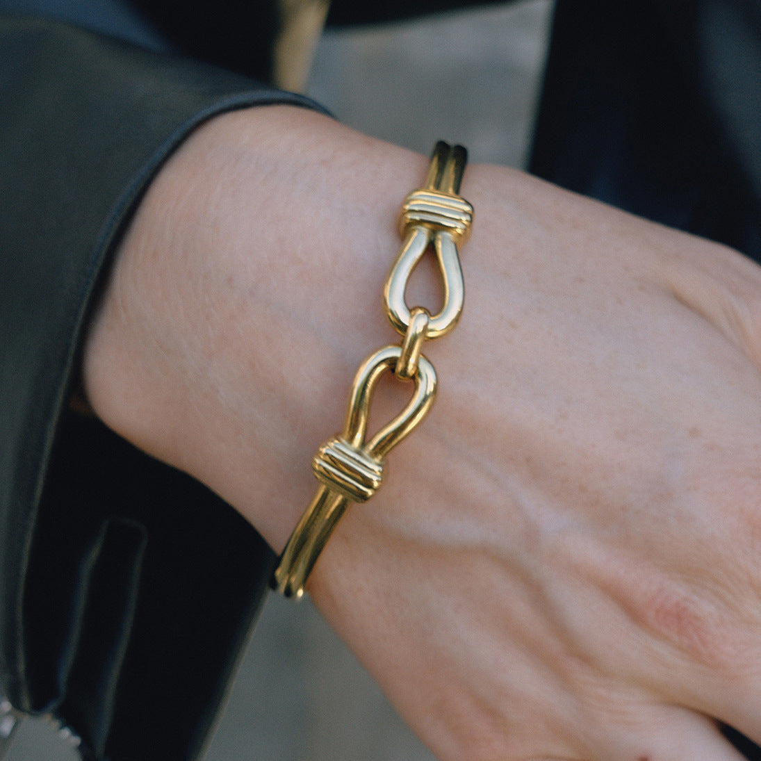 Bracciale di lusso da donna in acciaio inossidabile placcato oro 18 carati con chiusura
