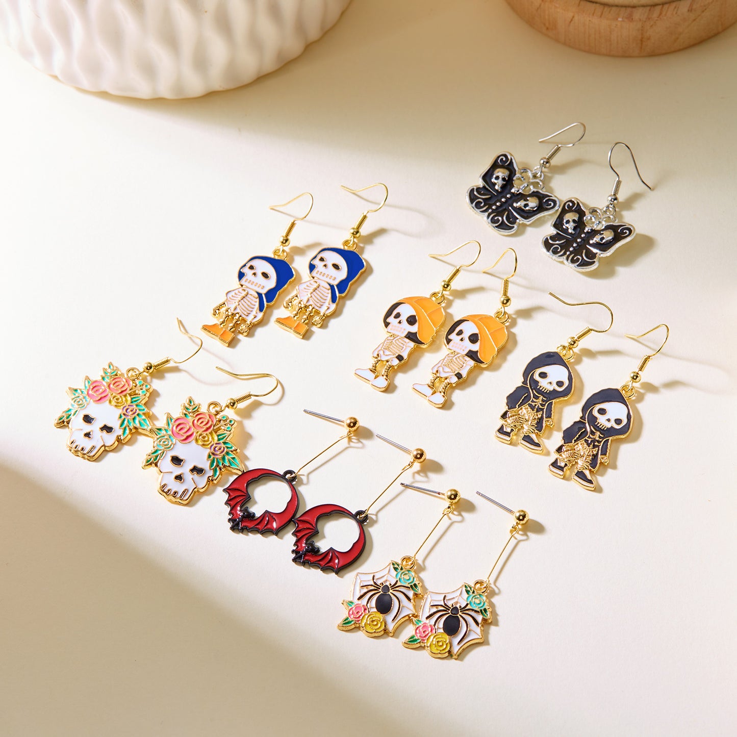 Pendientes de Calavera y Calabaza de Halloween a la Moda con Ganchos de Aleación Bañados en Oro para Mujer