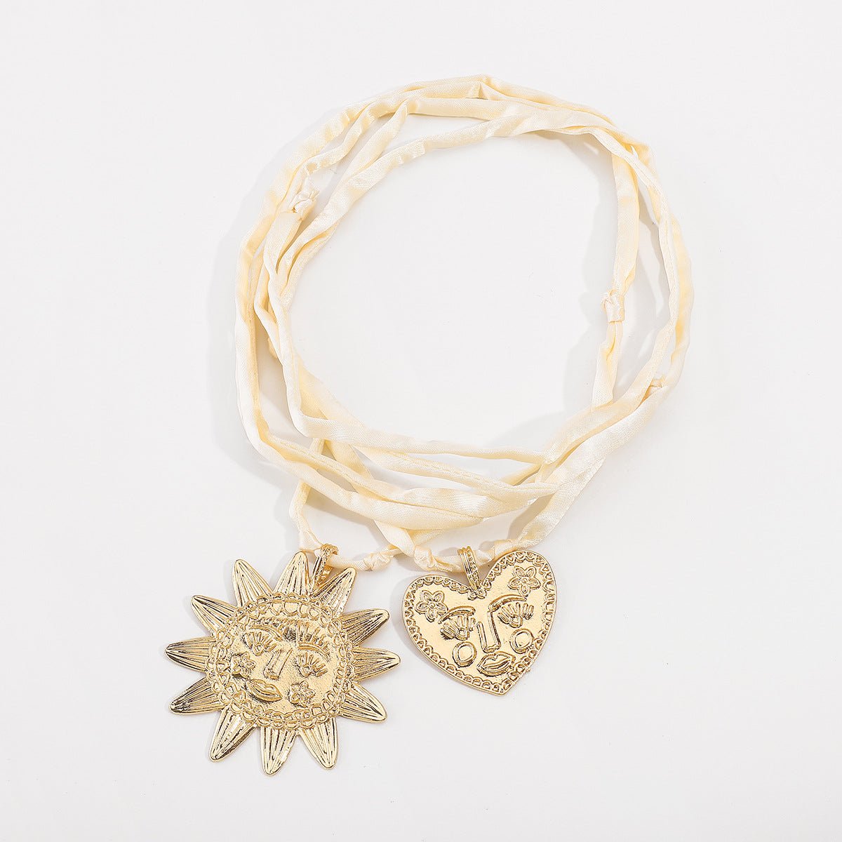 Collana Pendente a Cuore Girasole Stile Ins in Lega con Finitura Placcata su Catena a Nastro in Raso
