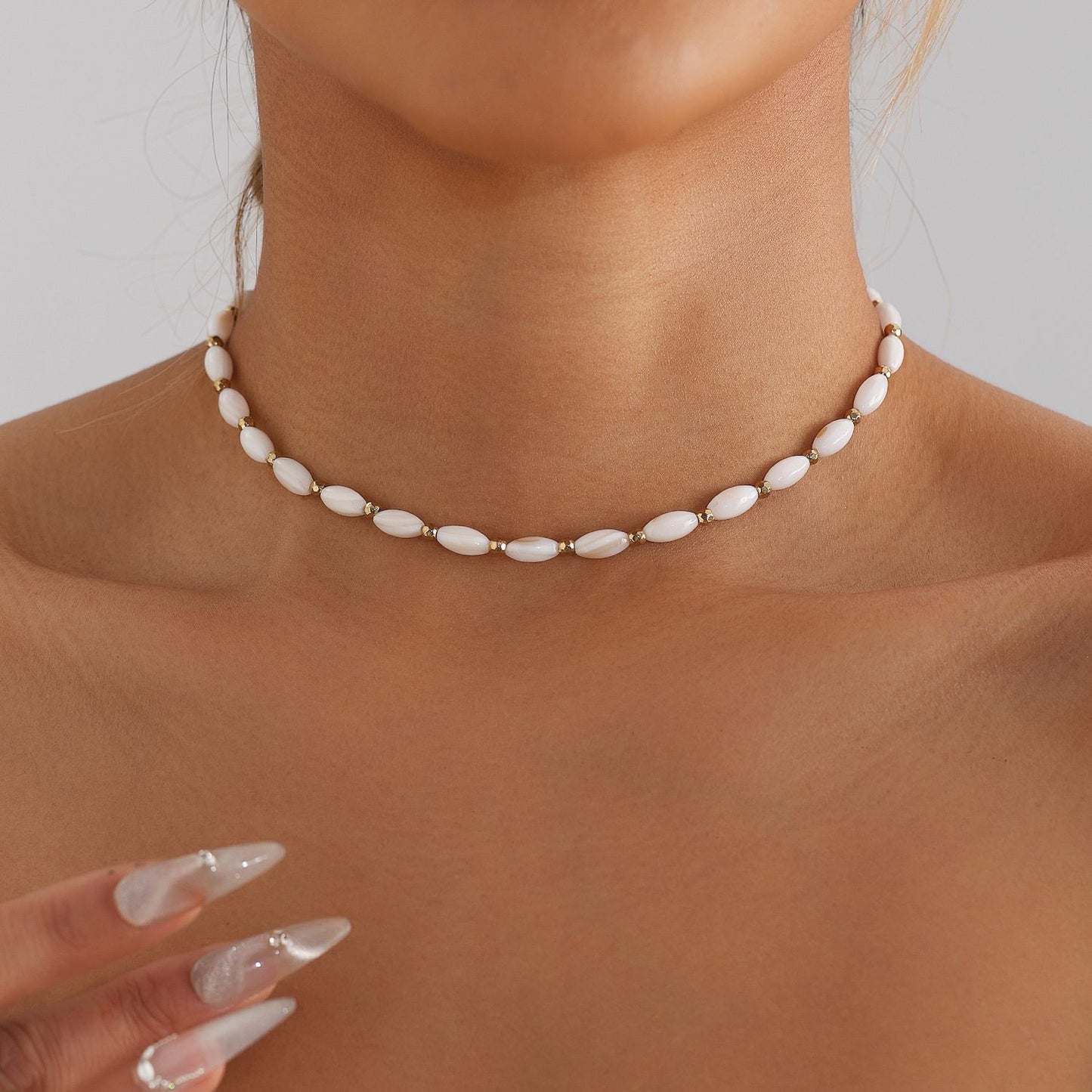 Elegante collar de perlas de agua dulce geométricas estilo barroco para mujer con acabado chapado y cadena a la clavícula