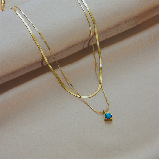 Collana Vintage Alla Moda a Due Strati in Acciaio al Titanio con Pendente Quadrato in Turchese e Finitura Placcata