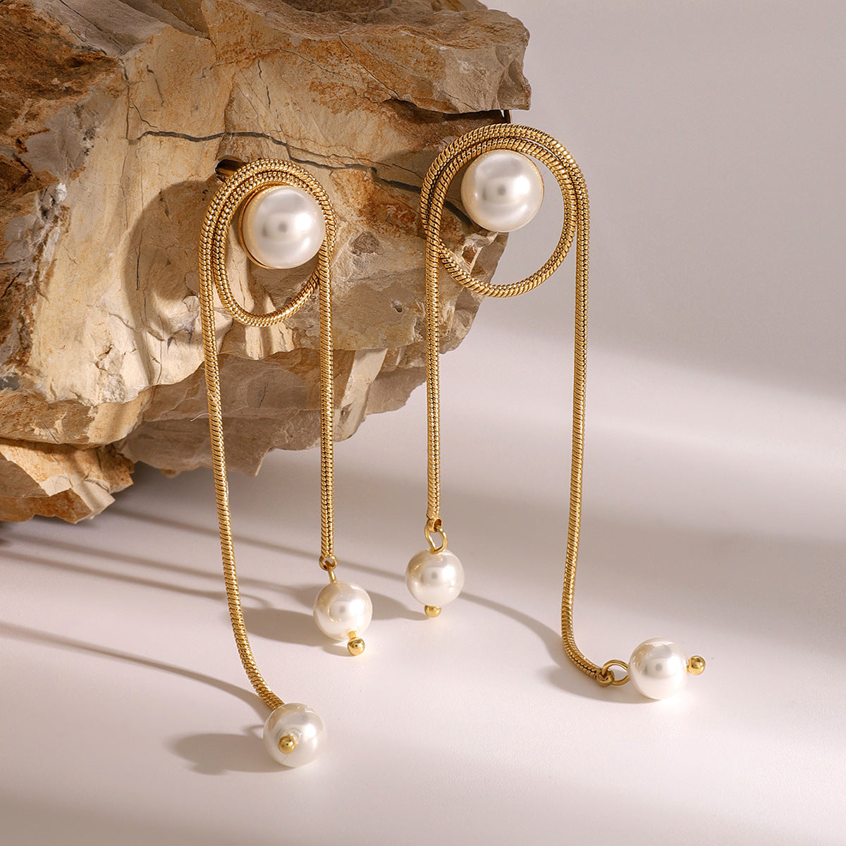 Pendientes colgantes de borla con perlas redondas geométricas de moda de acero inoxidable chapado en oro de 18 quilates para mujer