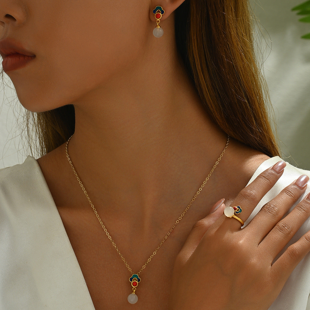Juego de Collar, Pendientes y Anillo de Cobre con Diseño Geométrico de Nubes Estilo Retro Chino, Incrustado con Gemas Artificiales Bañadas en Oro