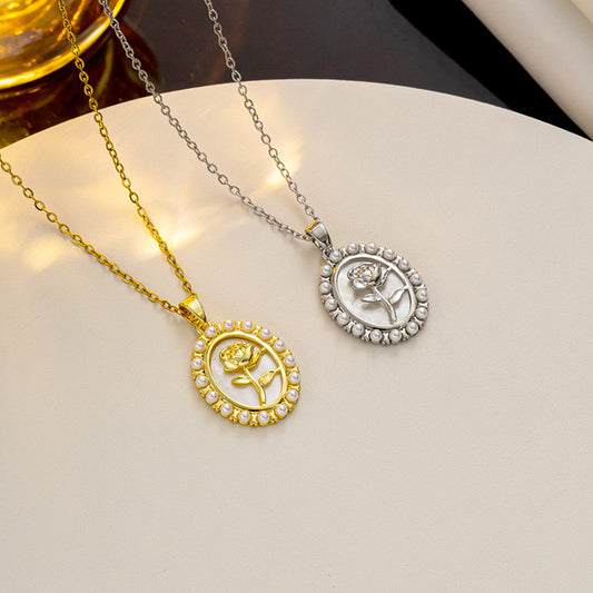 Elegante collar con colgante de moneda de oro rosa y concha blanca estilo francés para mujer con cadena de acero de titanio estética fresca y dulce e incrustaciones de diamantes de imitación