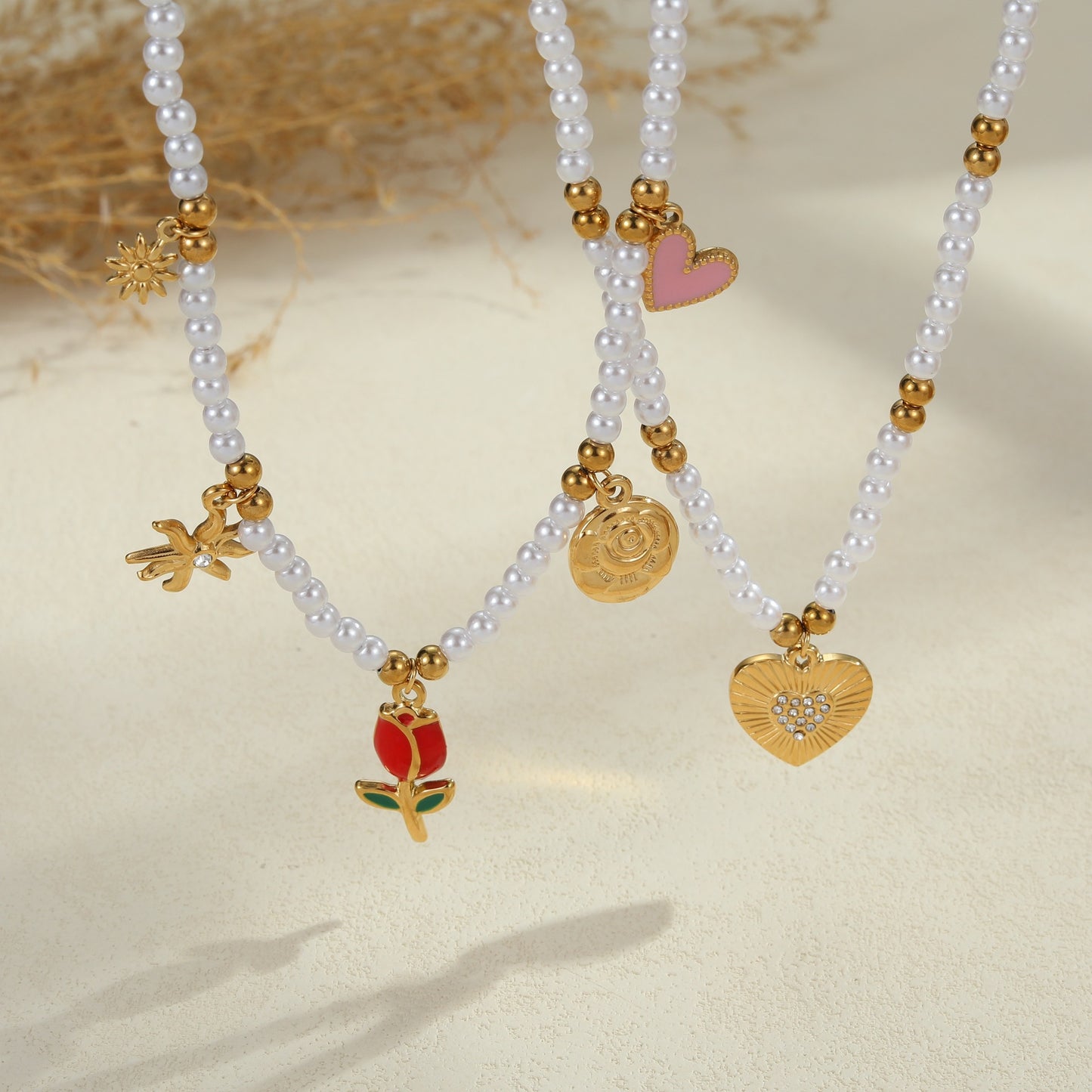 Collana pendente da donna alla moda minimalista a forma di cuore in acciaio inossidabile con finitura placcata