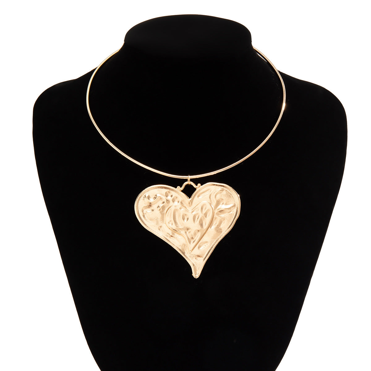 Collana Girocollo Minimalista da Donna a Cuore in Lega con Accenti Geometrici e Finitura in Metallo Testurizzato