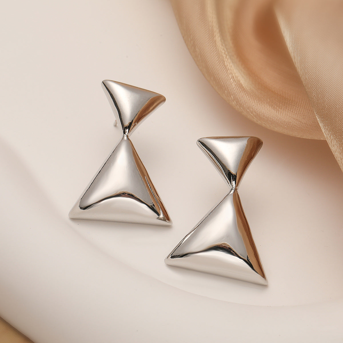 Minimalist Geometric Heart-Shaped Copper Earrings with Gold Plating for Women