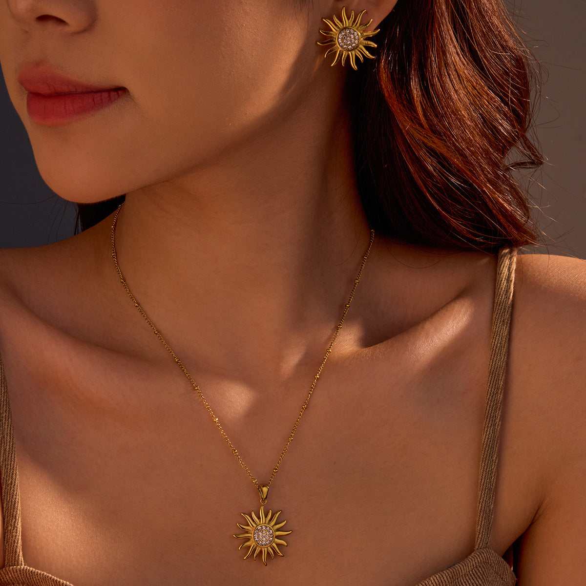 Vintage 18K Gold Plated Stainless Steel Sunflower Zircon Pendant Necklace for Women
