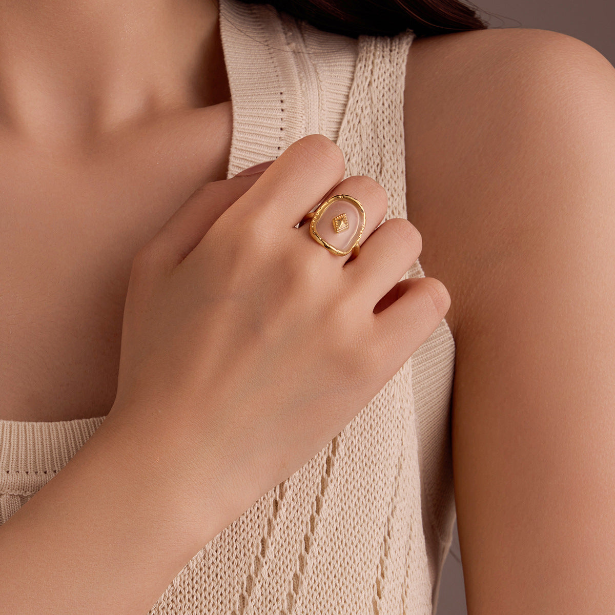 Anello minimalista geometrico a rombo regolabile in acciaio al titanio placcato oro da donna