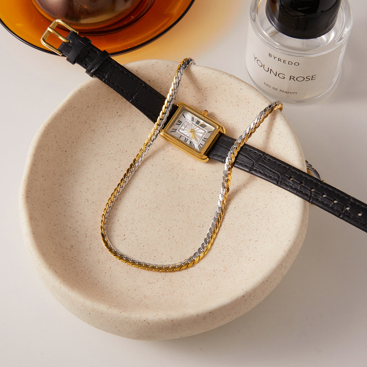 Collana Minimalista Geometrica in Acciaio al Titanio con Placcatura in Oro PVD Sottovuoto per Donna Catena a Clavicola in Acciaio Inossidabile