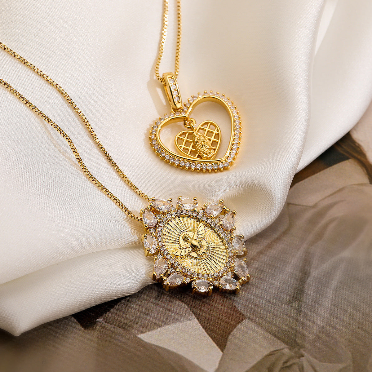 Minimalist Heart-Shaped Copper Pendant Necklace with Gold Plating and Zircon for Women