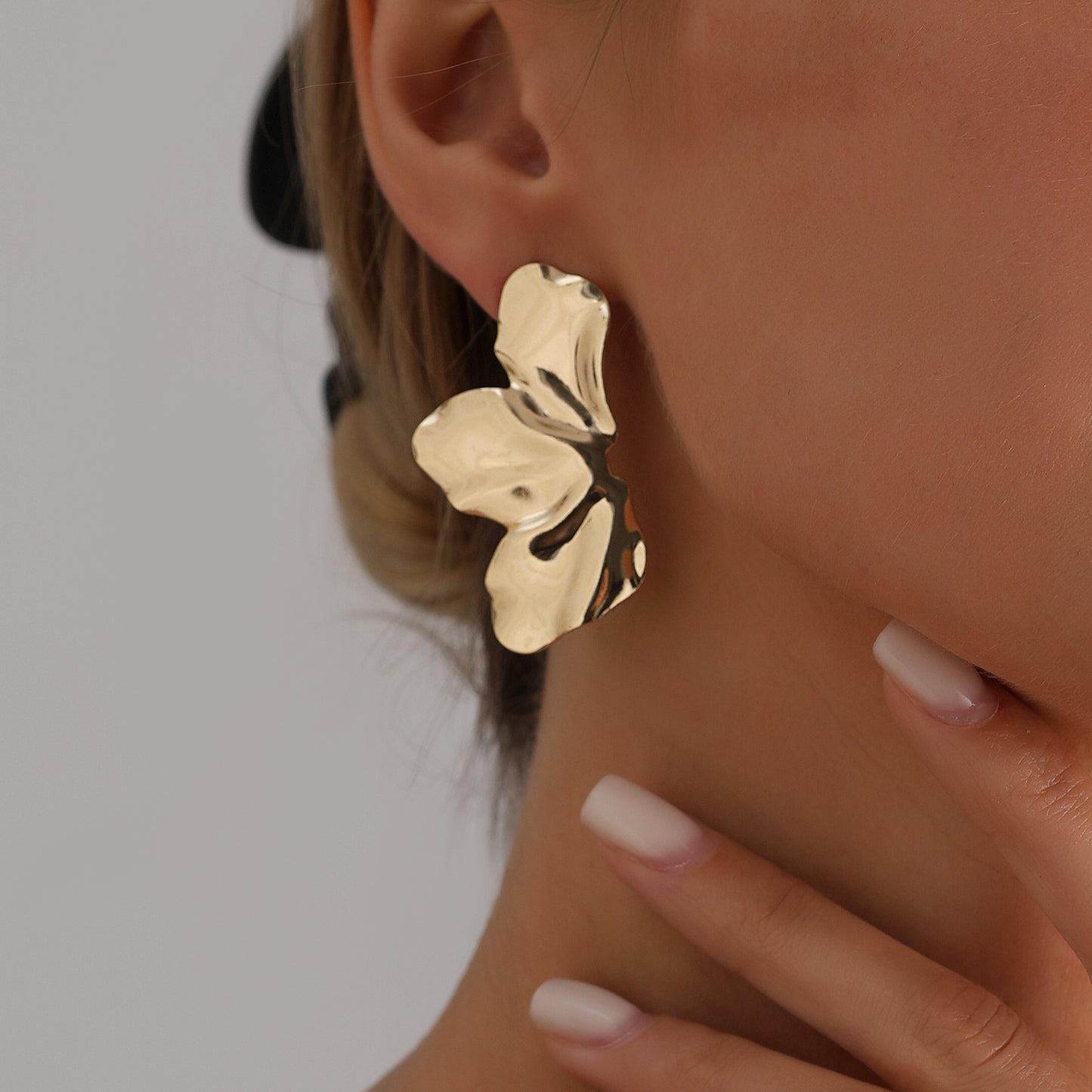 Vintage Geometric Zinc Alloy Earrings with Polished Leaf Design for Women