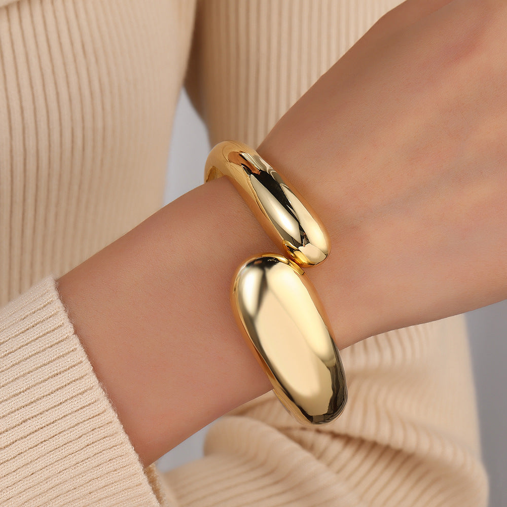 Fashion Asymmetrical Geometric Drop-Shaped Polished Alloy Spring Bracelet for Women and Men