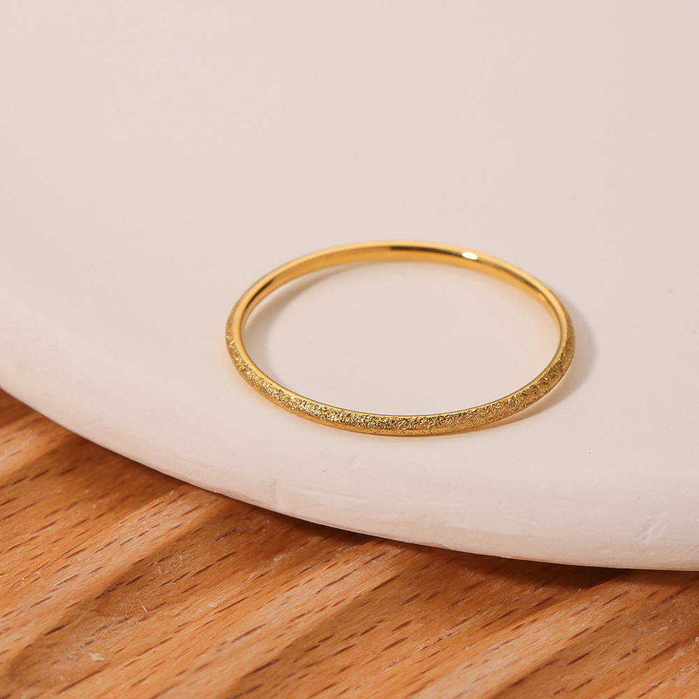 Anello da donna alla moda minimalista geometrico rotondo opaco in acciaio inossidabile placcato oro 18 carati