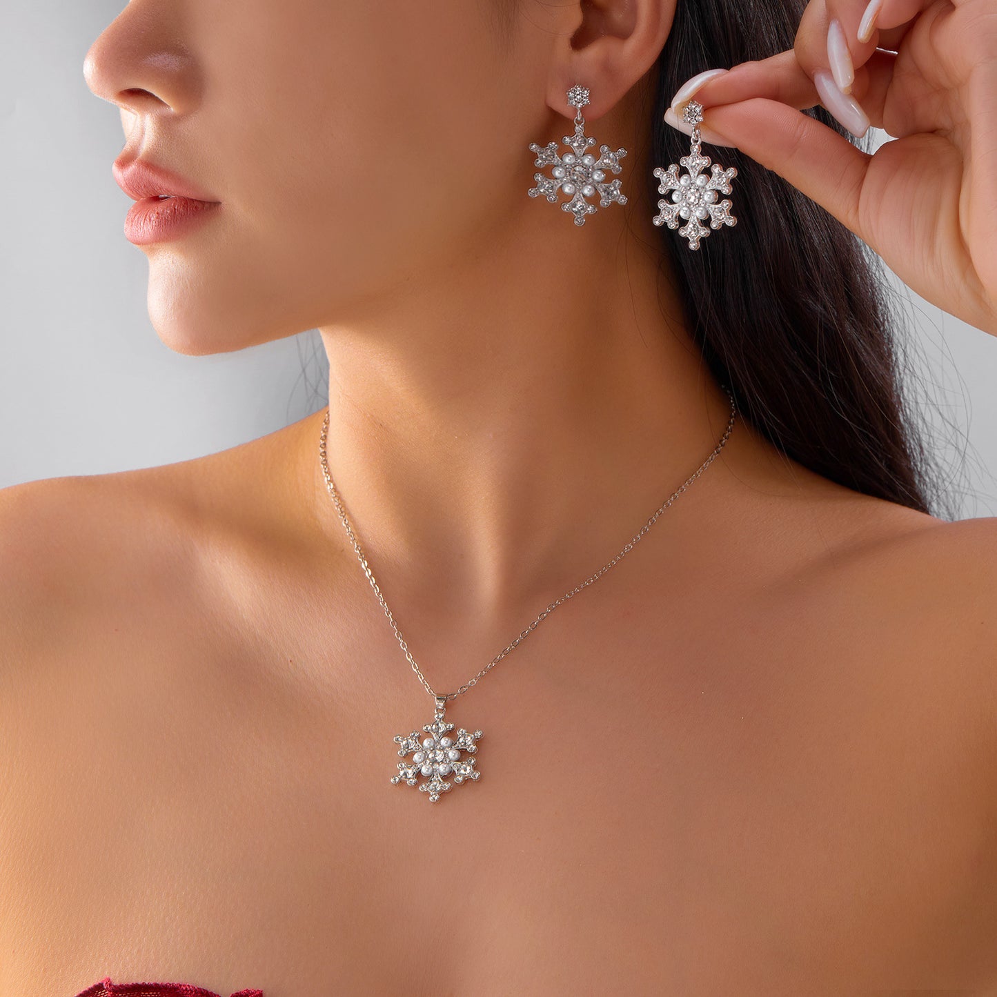 Christmas-Themed Snowflake Pendant Necklace and Earrings Set for Women Alloy with Enamel Finish and Rhinestone Inlay