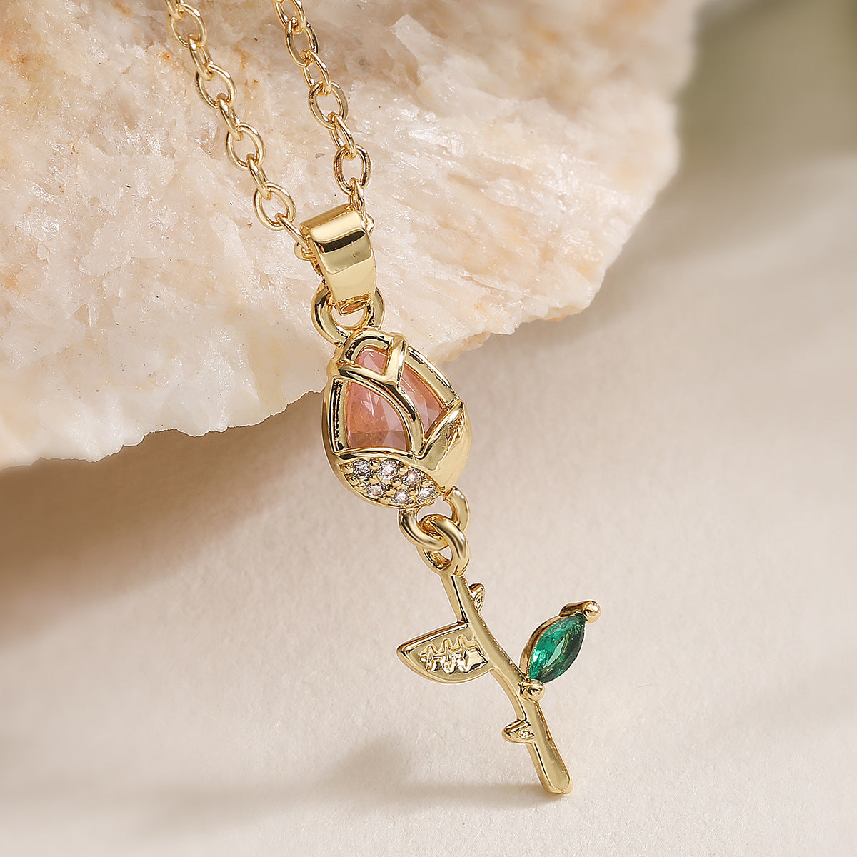 Minimalist 18K Gold Plated Brass Geometric Cubic Zirconia Sunflower Pendant Necklace for Women