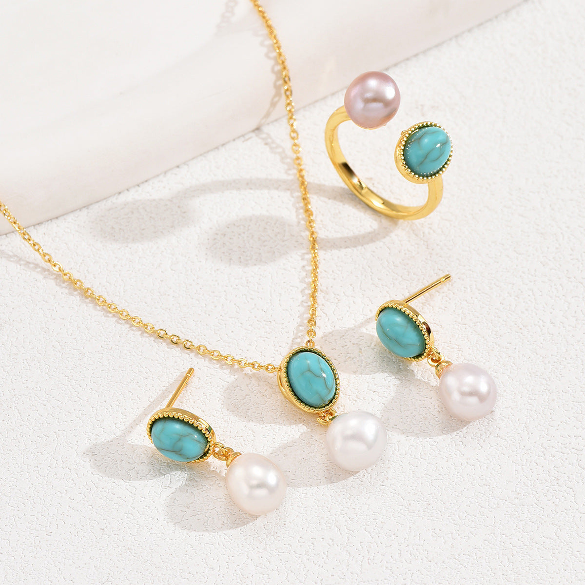 Parure di collana, orecchini e anello da donna vintage, artistica e minimalista con intarsio di perle e rame, con elementi geometrici rotondi, ovali e circolari