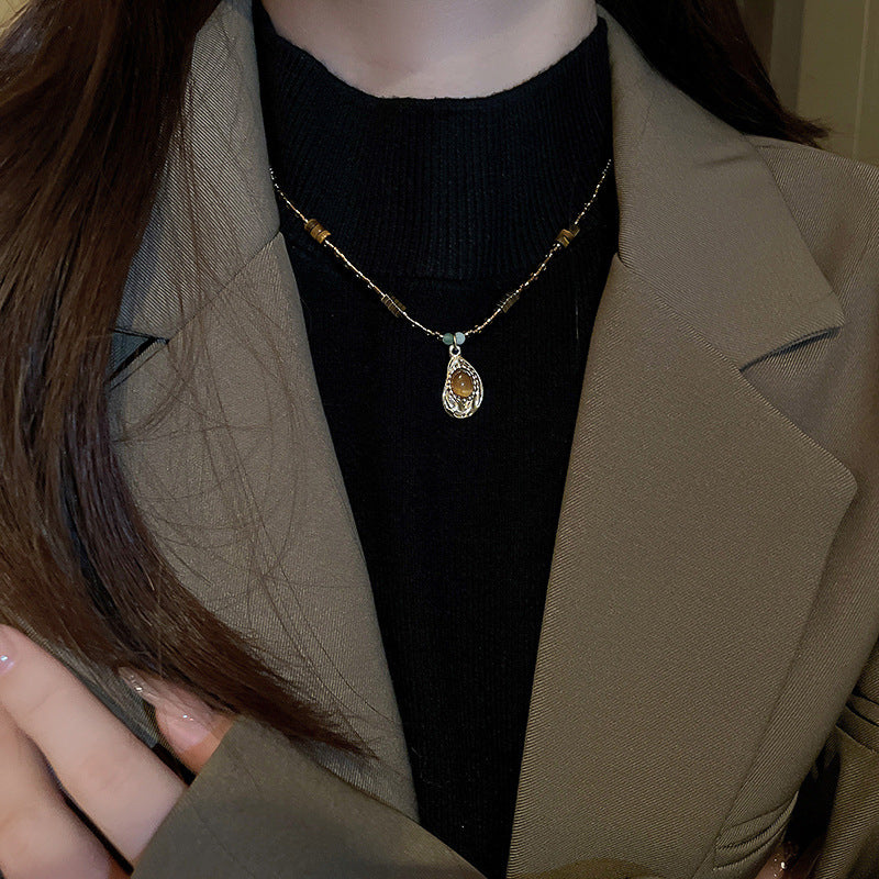 Collana con Ciondolo Vintage a Occhio di Tigre Geometrico Placcata Oro 18K Lunga per Maglione da Donna