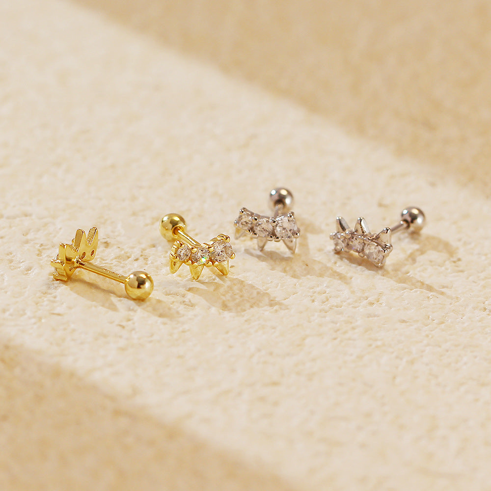 Orecchini a perno geometrici in argento Sterling 925 con intarsi di strass e dettagli a rivetto
