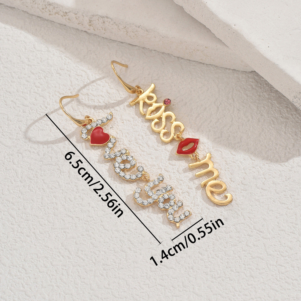 Pendientes minimalistas con forma de letra, de aleación de zinc, con incrustaciones de diamantes de imitación y postes de acero inoxidable para mujer