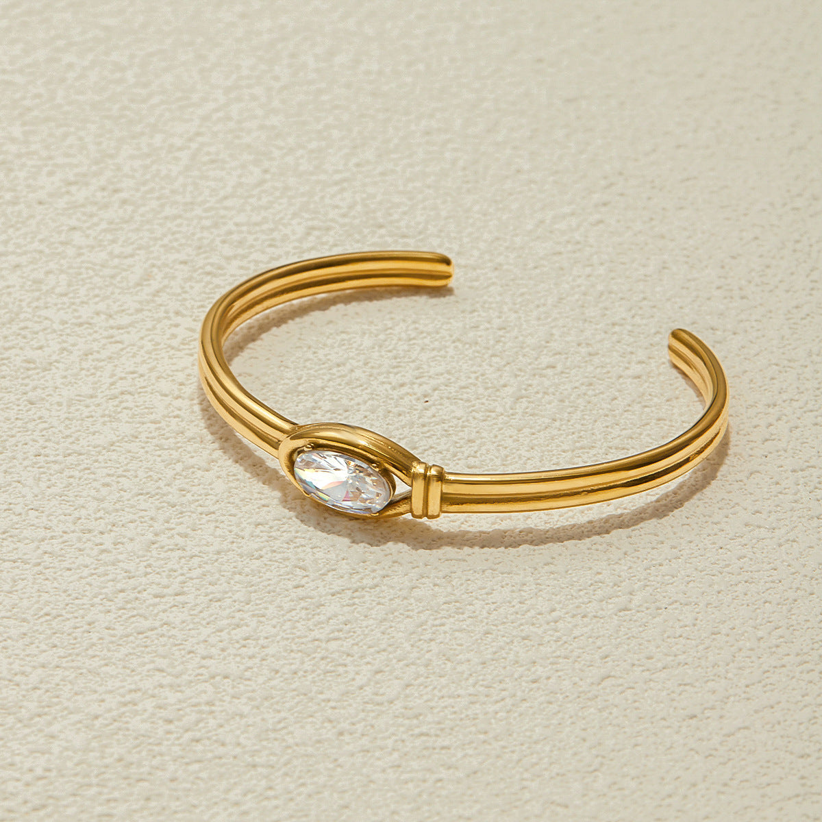 Pulsera Minimalista Geométrica de Acero Inoxidable con Acentos de Pedrería y Baño para Mujer