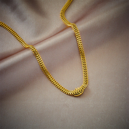 Collana Minimalista Creativa in Acciaio Titanio con Occhio Cavo Blu, Design Geometrico e Finitura Placcata