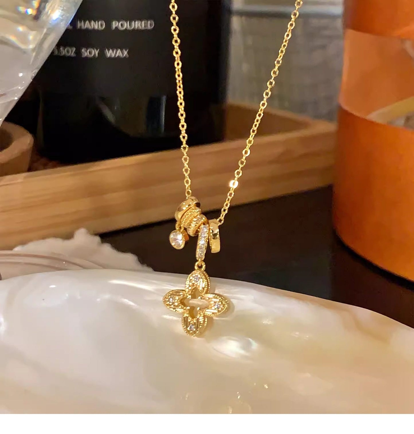 Elegante Collar Colgante Floral Vintage Francés en Cobre con Acentos de Zirconia Cúbica para Mujer