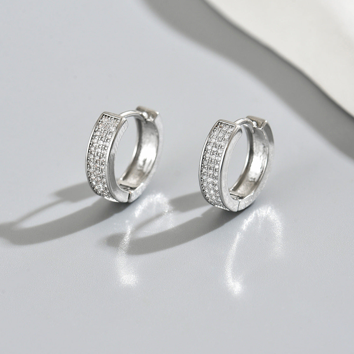 Pendientes Geométricos Minimalistas de Cobre con Incrustaciones de Zirconia para Mujer, Joyería de Lujo Ligera con Clip