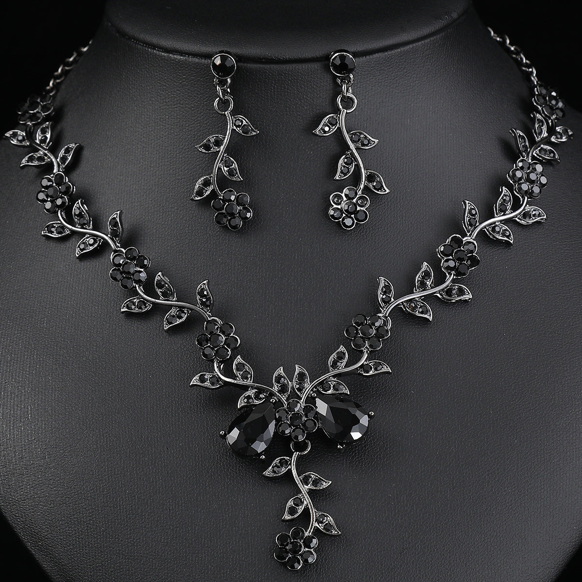 Vintage Floral Alloy Necklace and Earrings Set with Plated Finish O-Chain for Women