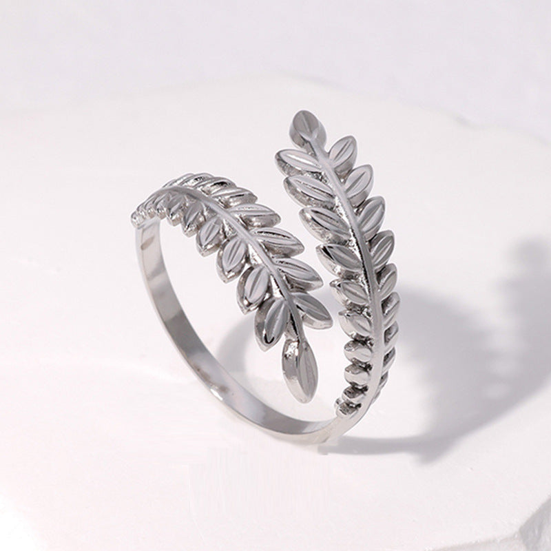 Anello da donna regolabile a forma di foglia in acciaio al titanio con finitura placcata, stile minimalista