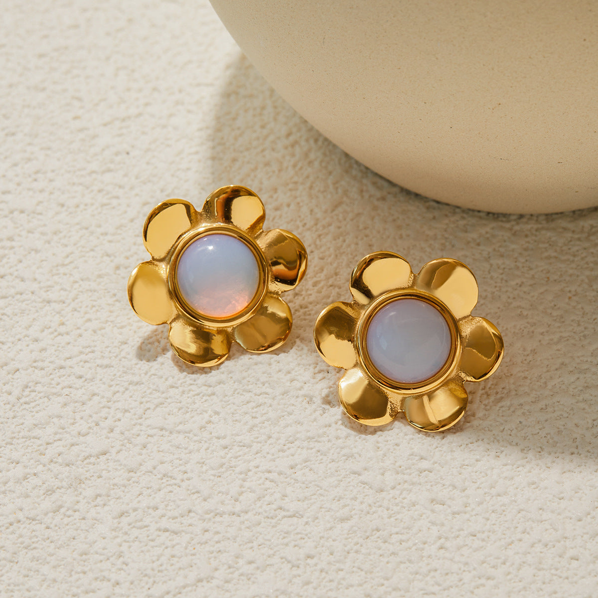 Aretes de flor de lujo para mujer de acero inoxidable chapado en oro de 18 quilates
