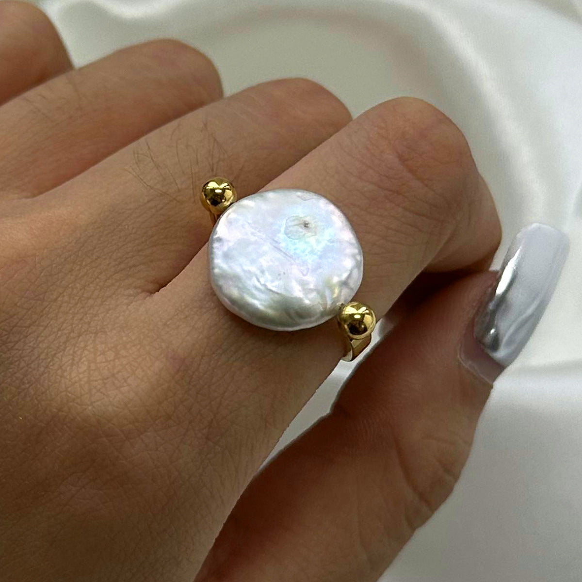 Anello a U minimalista in acciaio inossidabile con finitura perlata placcata da donna
