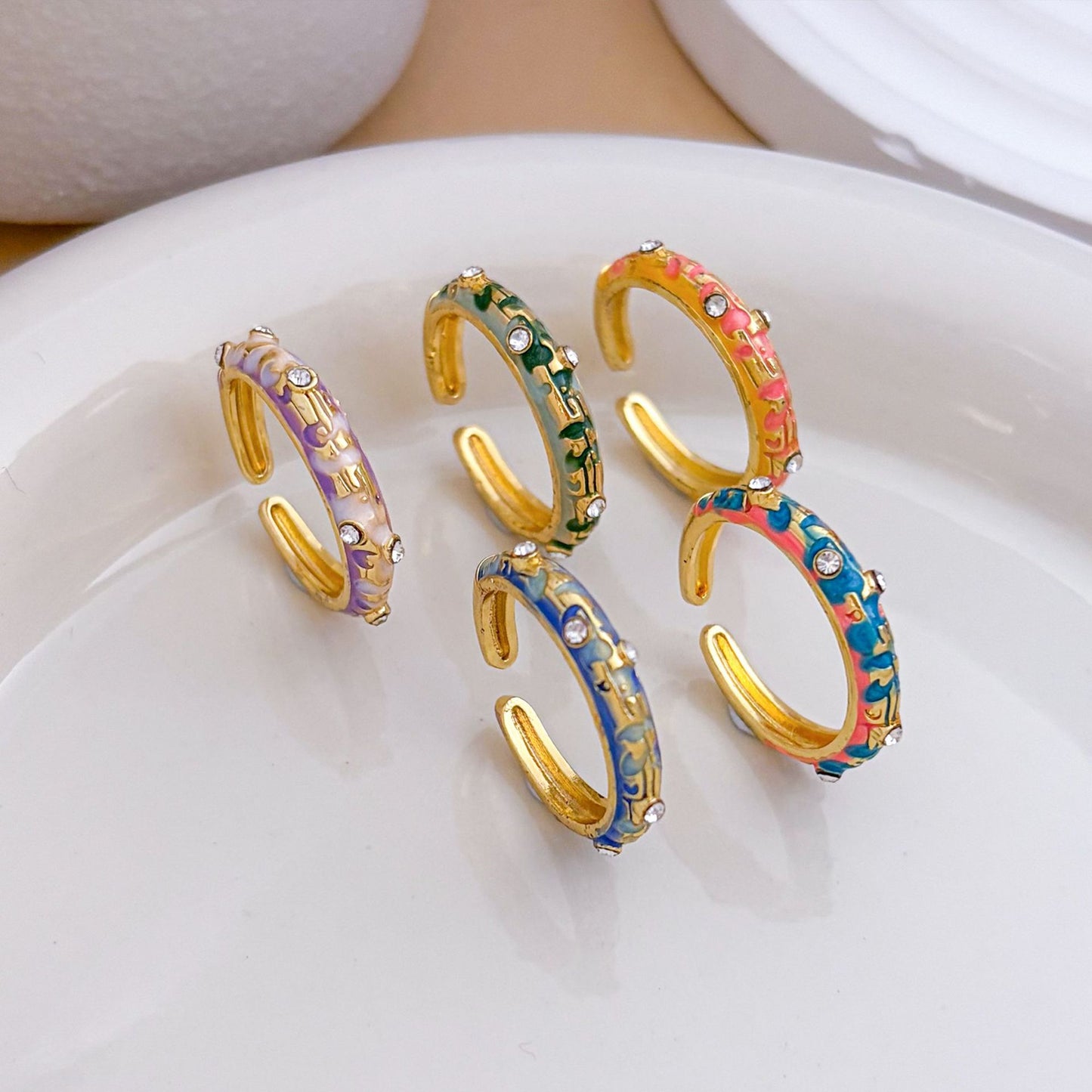 Sweet Minimalist Gold Plated Brass Ring with Rhinestone Inlay and Drip Oil Floral Heart Design for Women