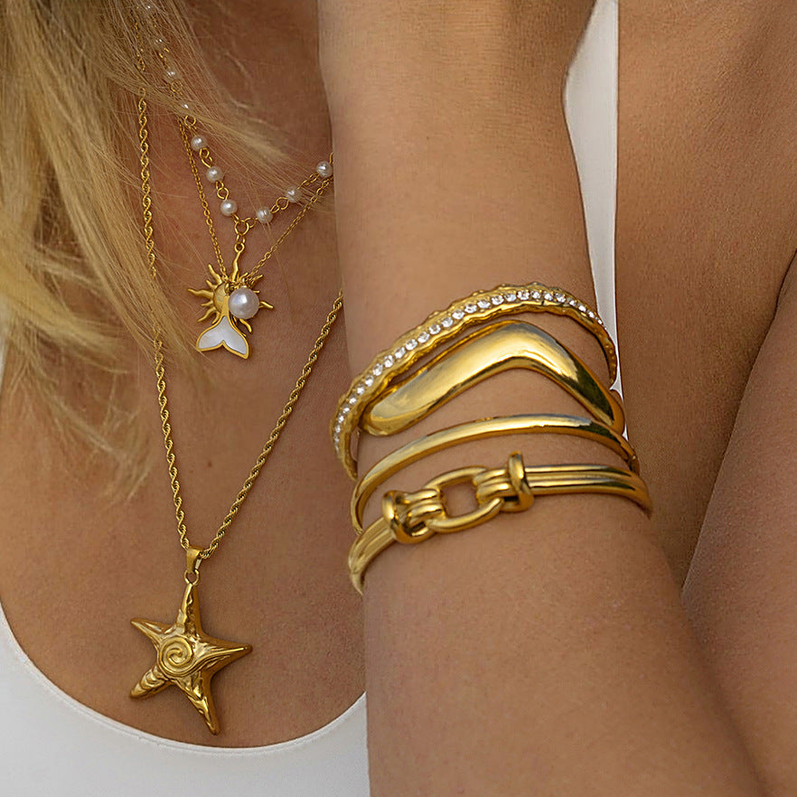 Collar con Colgante de Estrella de Mar Minimalista de Acero Inoxidable con Baño de Rodio para Mujer