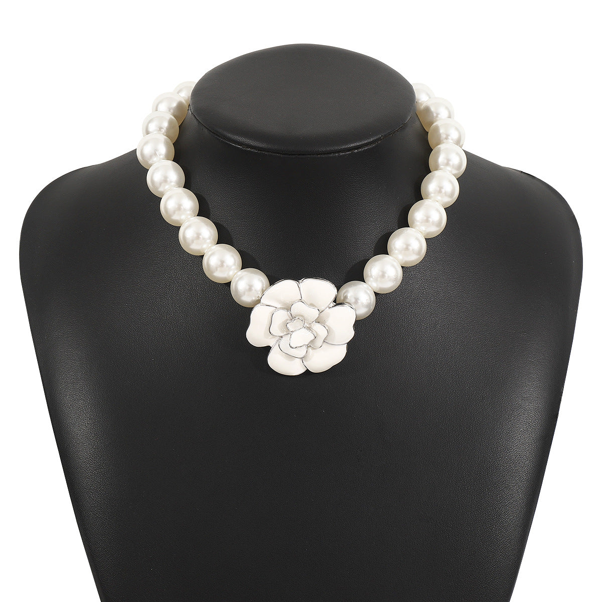 Elegante Collana Pendente Camelia Vintage Francese da Donna con Catena di Perle Imitazione e Dettagli Artigianali