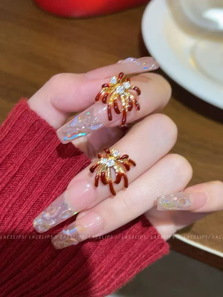 Pendientes de tuerca de aleación con forma de flor de lujo estilo retro de Hong Kong con acabado esmaltado y postes de acero inoxidable para mujer