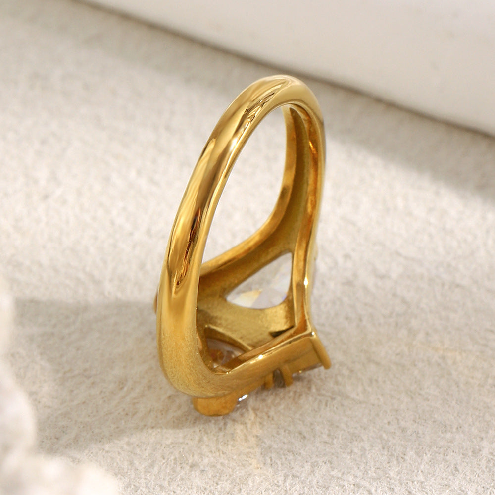 Anillo Minimalista de Acero Inoxidable con Forma de Mariposa, Bañado en Oro de 18K y con Incrustaciones de Zirconia para Mujer