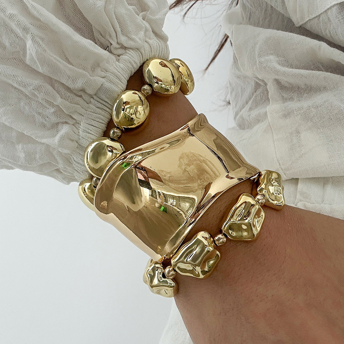 Pulsera barroca asimétrica geométrica de aleación con acabado pulido para mujer