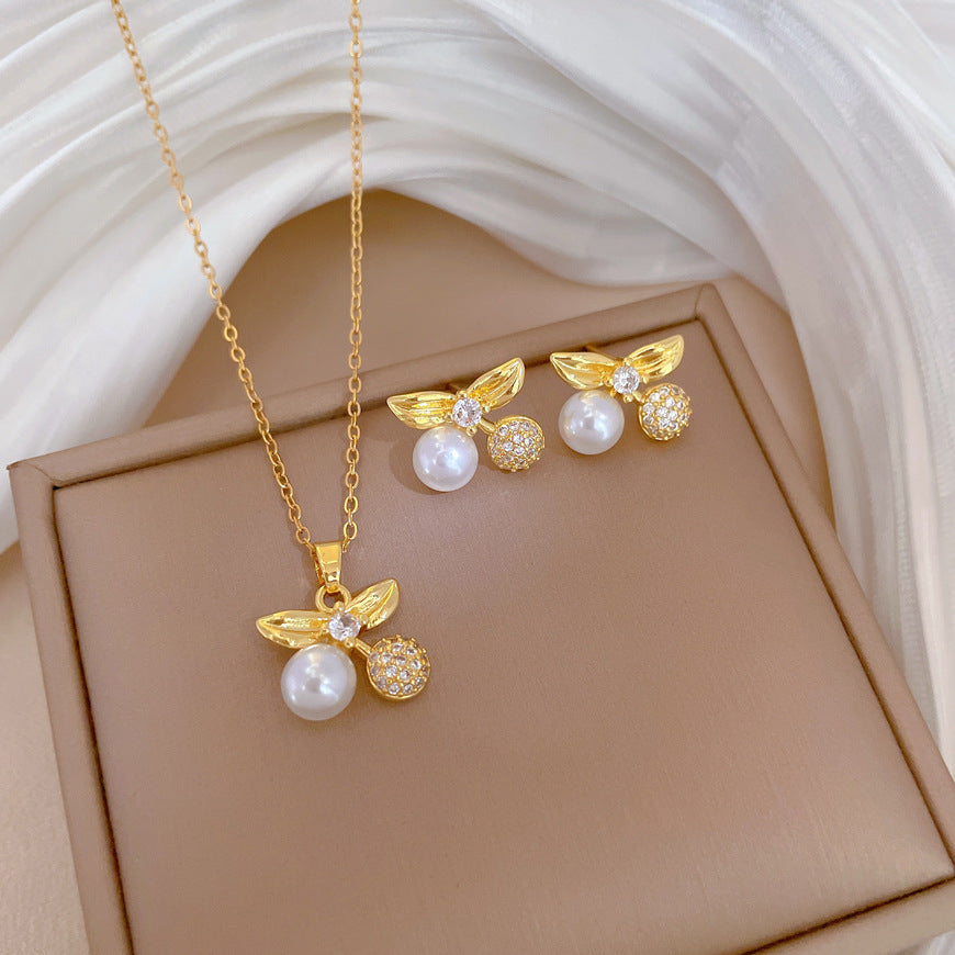 Set Minimalista di Collana e Orecchini a Ciliegia in Acciaio al Titanio con Intarsi di Strass da Donna